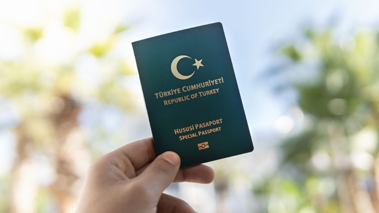 4924 sayılı Kanun Kapsamında Sözleşmeli Olarak İstihdam Edilen Hekim, Yeşil Pasaport Alabilir Mi?