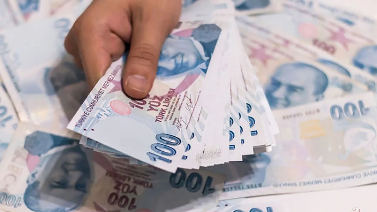 İdare Kamu Görevlisinin Maaşından Resen Kesinti Yapabilir mi?